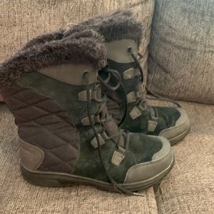 Women’s Columbia warm waterproof winter boots.